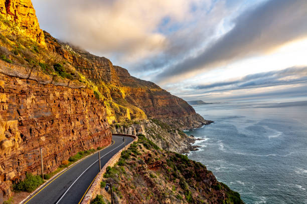 chapman's peak drive in cape town in south africa - south africa road cape town the garden route imagens e fotografias de stock