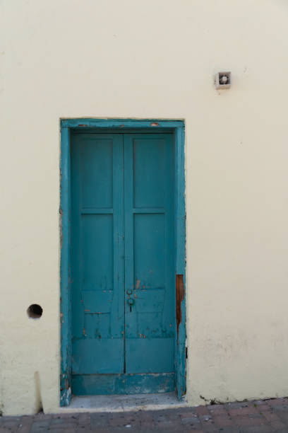 istock Colorful door in Bermuda 1268332834