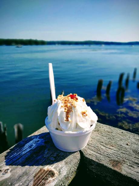 istock Hot Fudge Sundae 1268353239
