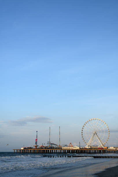 boardwalk - atlantic city gambling new jersey built structure stock-fotos und bilder