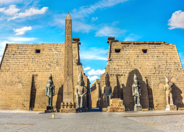 ทางเข้าวัดลักซอร์ - temples of karnak ภาพสต็อก ภาพถ่ายและรูปภาพปลอดค่าลิขสิทธิ์