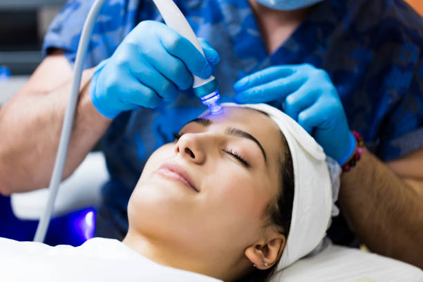 Cosmetologist making mesotherapy injection with dermapen on face for rejuvenation on the spa center Cosmetologist making mesotherapy injection with dermapen on face for rejuvenation on the spa center microdermabrasion stock pictures, royalty-free photos & images