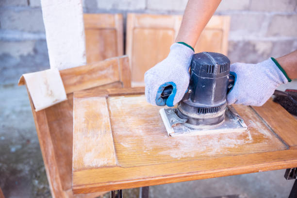 Create new look for my kitchen cabinets Woman Refinish Wood Furniture Using an electric Sander tool sand paper stock pictures, royalty-free photos & images