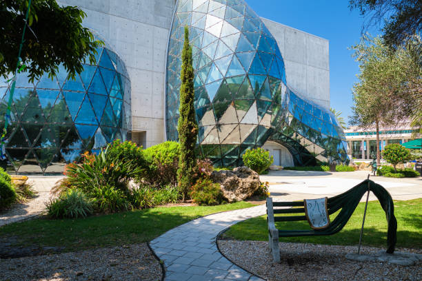 サルバドール ダリ博物館 - art museum museum architecture bench ストックフォトと画像