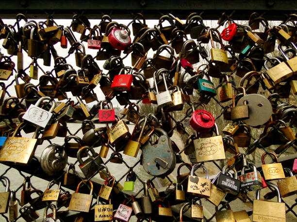 istock Palock romantic - Pont des Arts 1268477449
