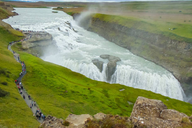 vista de landcsape da bela cachoeira gullfoss em iclande - gullfoss falls - fotografias e filmes do acervo