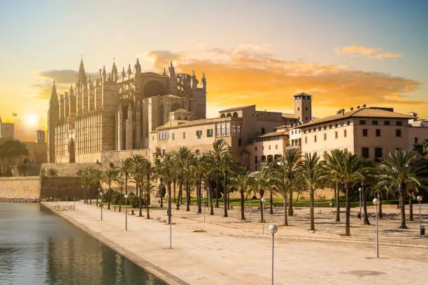 Photo of cathedral of Palma de Mallorca at sunset, Spain