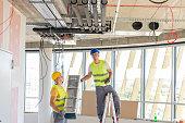 bauarbeiter-ingenieur-oder-architekt-vor-ort-des-bauprojekts-innerhalb-der-baustelle-hlk.jpg?b=1&s=170x170&k=20&c=Zm4NFZtEWtuWx3EeFn52tiFWKNbQZ5zdj14rj2jG5PQ=