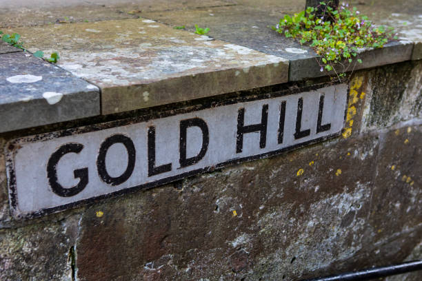 istock Gold Hill in Shaftesbury, Dorset, UK 1268560924