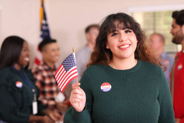 young adult, latin descent woman votes in usa election. - jovens a votar imagens e fotografias de stock
