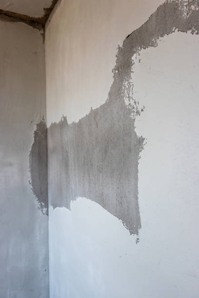 istock putty powder on the wall with nylon mesh net 1268593378
