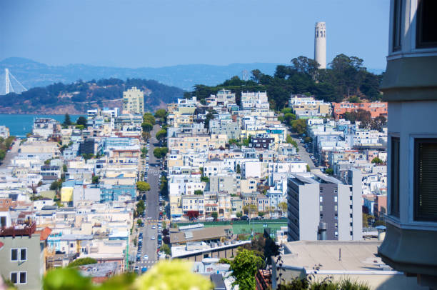 coit tower et telegraph hill - tower coit tower san francisco bay area san francisco county photos et images de collection