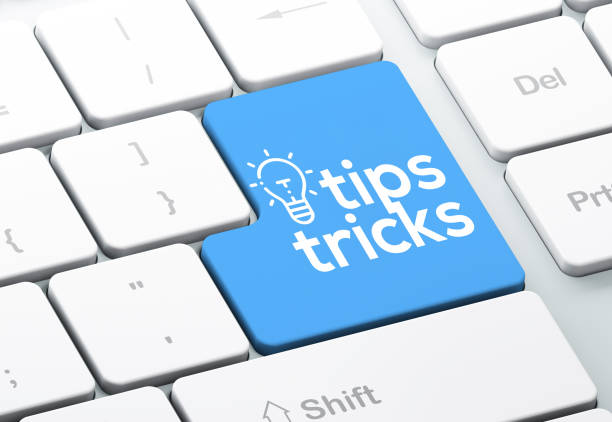 tips & tricks icon concept na niebieskim przycisku klawiatury - sztuczka magiczna zdjęcia i obrazy z banku zdjęć