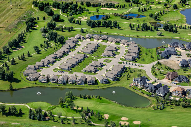 istock Willows neighborhood and golf course of Saskatoon 1268712294