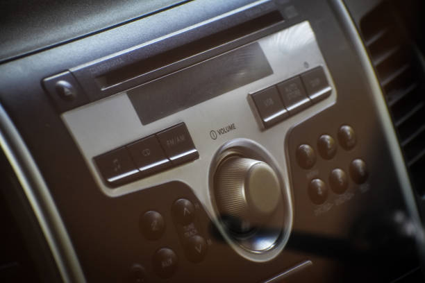 Simple Car Infotainment system with large volume control dial and other buttons.