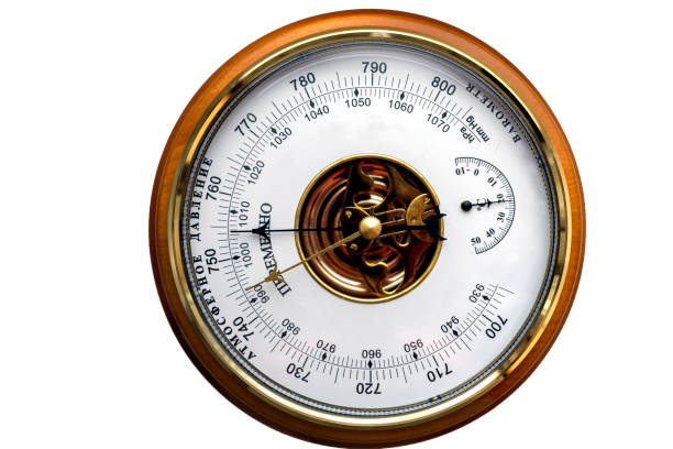 barómetro ruso sobre fondo blanco. presión atmosférica, variable - barometer meteorology gauge forecasting fotografías e imágenes de stock