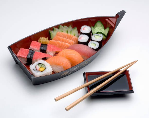 cucina giapponese - temaki food sushi salmon foto e immagini stock