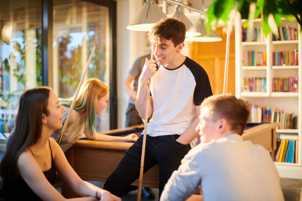 college students teenagers playing pool in a games room common room stock pictures, royalty-free photos & images