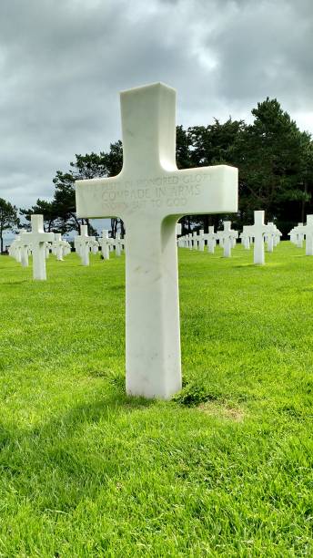 istock D Day Memorial - Normandy Beach - A Comrade In Arms 1268939374
