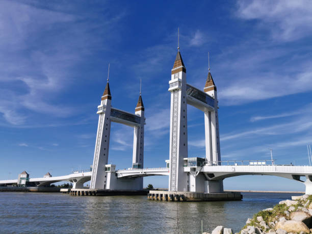 most zwodzony kuala terengganu - asia color image horizontal terengganu zdjęcia i obrazy z banku zdjęć