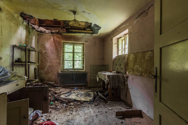 istock abandoned dilapidated old room in a house 1269033308