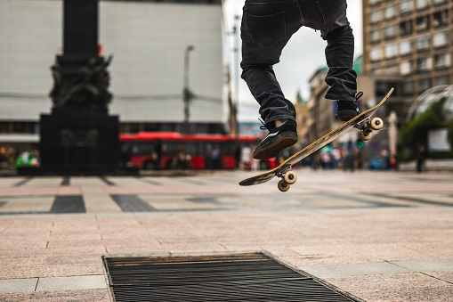 Skater jumps in the city center