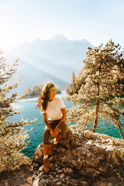 자연과의 재연결 - 독일 에이브제 호수하이킹, 바이에른 어퍼 - zugspitze mountain bavaria lake mountain 뉴스 사진 이미지