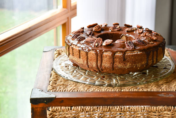 번트 초콜릿 너트 케이크 - chocolate cake dessert bundt cake 뉴스 사진 이미지