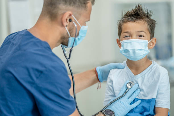 paediatrician doctors appointment with young boy - doctor stethoscope nurse asian ethnicity imagens e fotografias de stock
