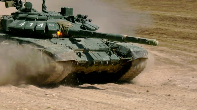 heavy tank fires on the move from a turret machine gun