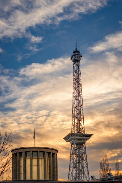 이브닝 라이트에 "메세할레"와 베를린 "펑크터름" 등재 - berlin radio tower 뉴스 사진 이미지