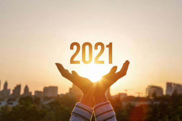 mostrar ano novo 2021 no pano de fundo do sol. - opportunity decisions forecasting ideas - fotografias e filmes do acervo