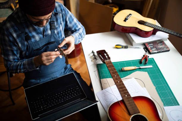 istock Best way to tune the guitar 1269166230
