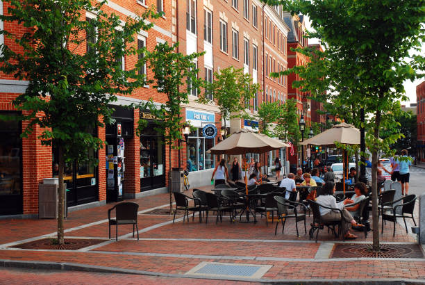 Outdoor dining in a charming downtown Portsmouth, NH, USA July 15, 2010 Folks enjoy a warm summer day at an outdoor café in Portsmouth, New Hampshire portsmouth nh stock pictures, royalty-free photos & images