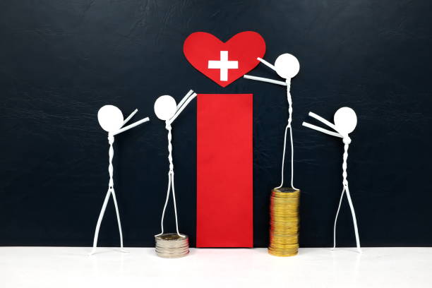 stick фигура достижения красной формы сердца с крестом вырез, наступая на стопку монет. концепция неравенства в медицинском обслуживании, здр - uneven стоковые фото и изображения