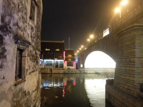 Night view of Qingming Bridge old canal block