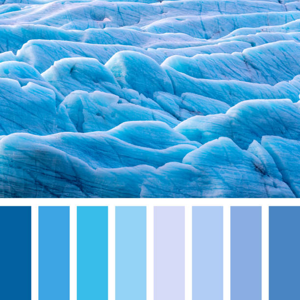 ледник свинафеллсёкул на юго-востоке исландии. в цветовой палитре - blue tint стоковые фото и изображения