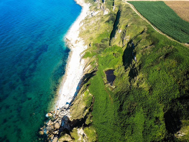 belle scogliere nel nord della francia, regione della normandia, - frehal foto e immagini stock