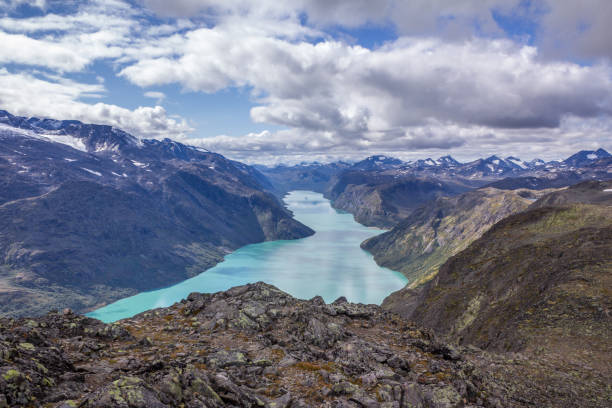 istock The turquoise mountain lake 1269341525