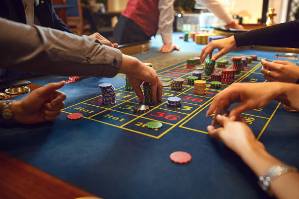 roulette table chips in a casino. gamblers make bets in a casino. - gamblers imagens e fotografias de stock