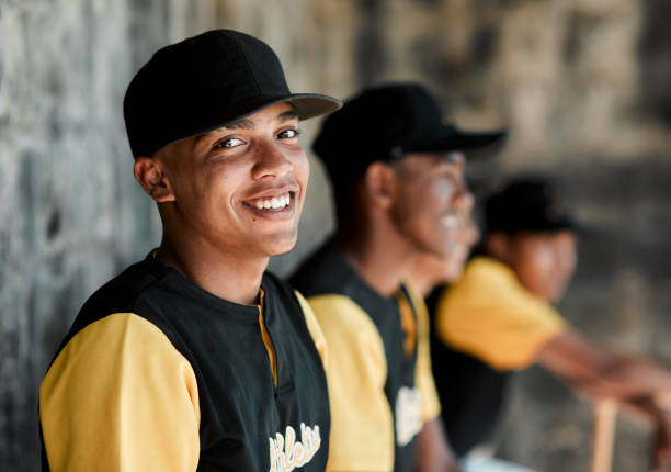 fico mais feliz quando jogo beisebol. - baseball player child athlete baseball - fotografias e filmes do acervo