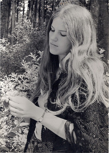 Black and whit retro picture of a young woman in the seventies