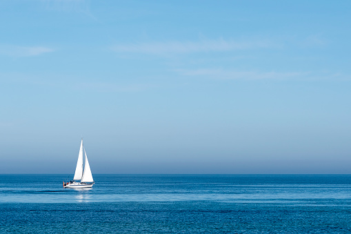 A boat sailing on the waters of Lake Erie in Presque Isle State Park, Erie, Pennsylvania, USA.