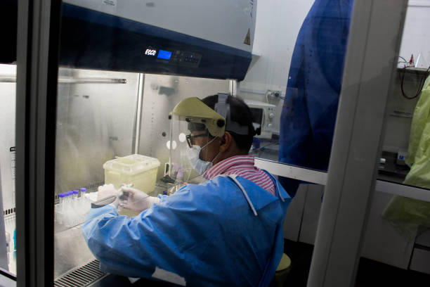 istock Laboratory  personnel  working  at  night 1269563795