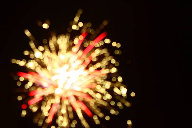 flashes of fireworks, pyrotechnics, pyrotechnic reactions by non-explosive combustion of materials, flames, sparks of different colors and fumes, in the dark night sky, black sky, in celebrations of New Year's Eve and Christmas destellos de fuegos artificiales, pirotecnia, reacciones pirotécnicas por combustión no explosiva de materiales, llamas, chispas de diferentes colores y humos, en el cielo de la noche oscura, cielo negro, en festejos de fin de año y navidad