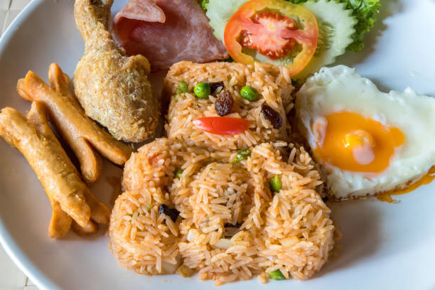 istock Happy Meal American Style Breakfast Create bear Smile. American style breakfast set, fried rice. Bear set fired rice and chicken , sausage , fried egg 1269594103