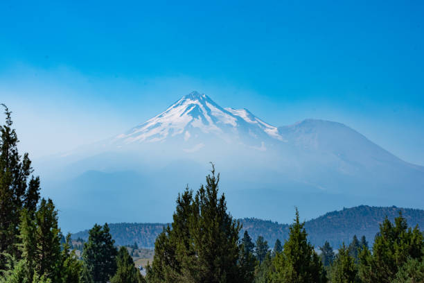 istock Mount Shasta in a Distance 1269597578