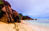 ein-ruhiger-morgen-nach-gewitter-auf-der-insel-la-digue-auf-den-seychellen.jpg?b=1&s=170x170&k=20&c=yFhAvvJW8YTH1-jezkx1r_DoGfP85eX8kMVucCREKP8=