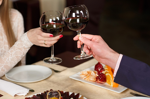 Couple toasting wineglasses in a luxury restaurant.