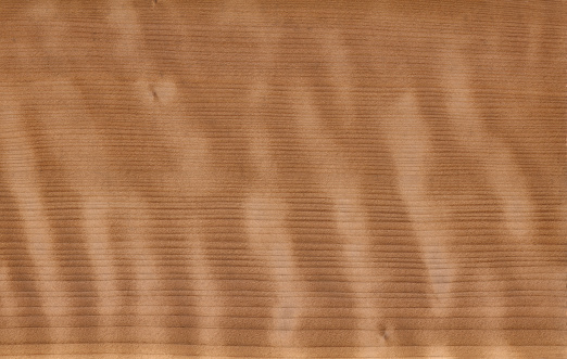 Redwood Frisse veneer, natural wood from Central America.